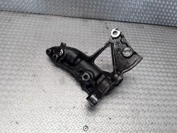 Peugeot 307 CC (2001 - 2005) 9653249480 Кронштейн генератора — фото 3