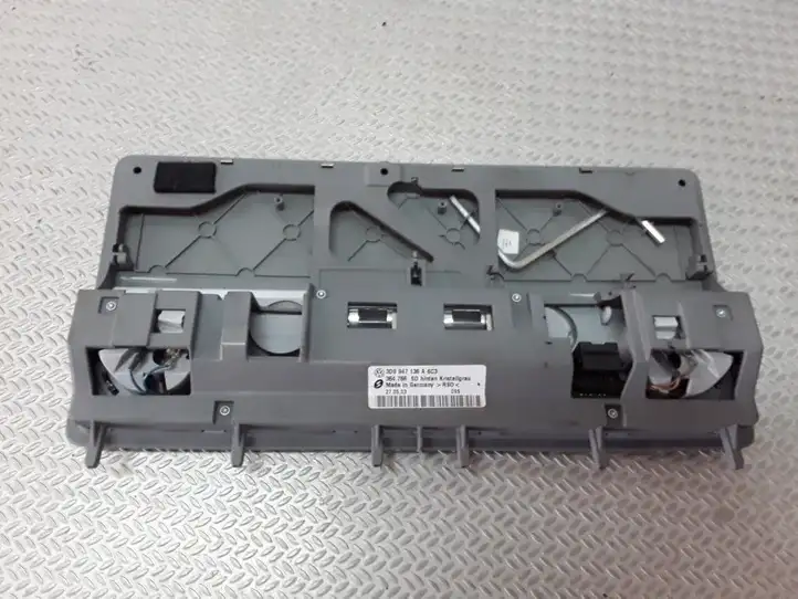 Volkswagen Phaeton (2002 - 2008) 3D0947136A Передняя подсветка — фото 3