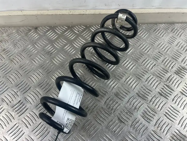 Volkswagen PASSAT B8 (2015 - )  3Q0511115 Пружина