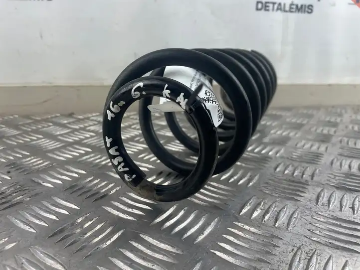 Volkswagen PASSAT B8 (2015 - )  3Q0511115 Пружина