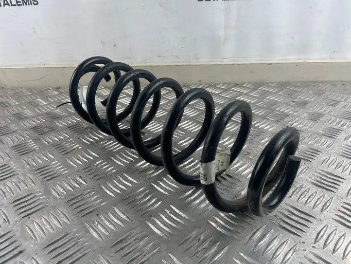 Volkswagen PASSAT B8 (2015 - )  3Q0511115 Пружина