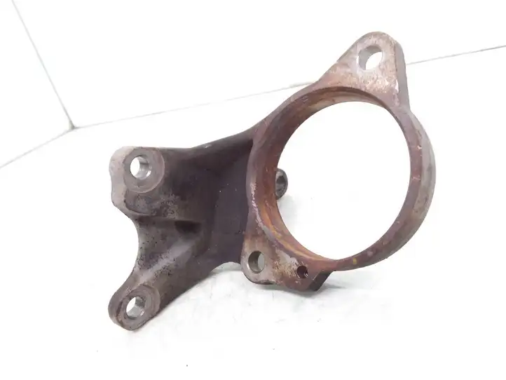 Toyota Avensis T250 (2006 - 2009) 4345705030 Кронштейн подвесного подшипника — фото 1