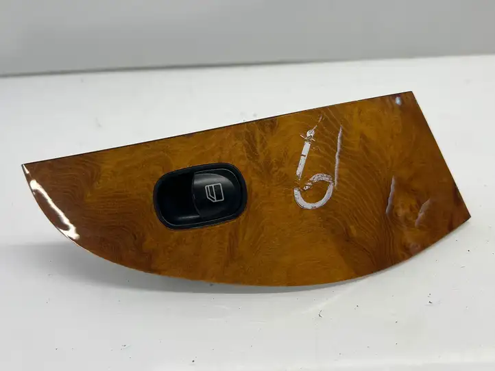 Mercedes-Benz CLK A209,C209 (2002 - 2009)  A2097200122 Отделка пепельницы