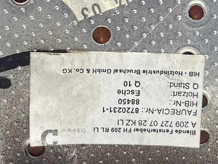 Mercedes-Benz CLK A209,C209 (2002 - 2009)  A2097200122 Отделка пепельницы