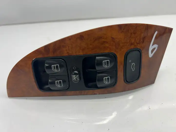 Mercedes-Benz CLK A209,C209 (2002 - 2009)  A2097200122 Отделка пепельницы