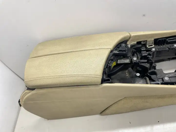 BMW 5 F10 F11 (2009 - 2016)  9216891 Рама ящика для вещей (бардачка)