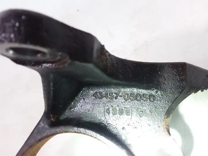 Toyota Avensis T250 (2006 - 2009) 4345705050 Кронштейн подвесного подшипника — фото 3