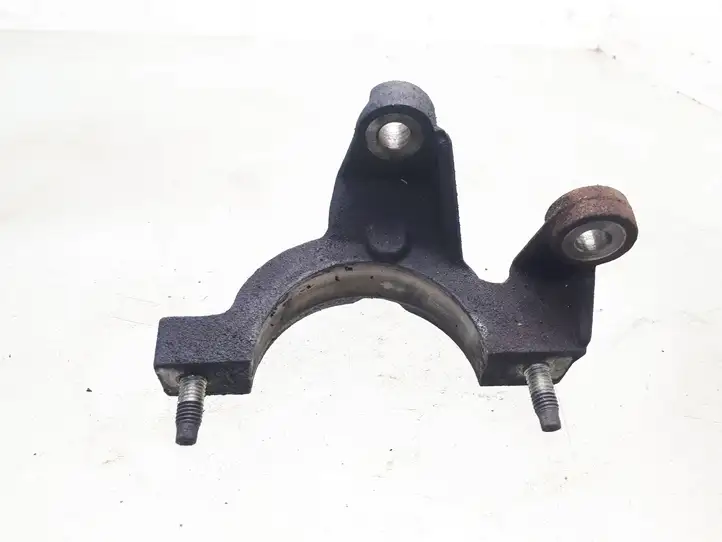 Ford Focus (2011 - 2015)  AV613K305CA Кронштейн подвесного подшипника полуоси