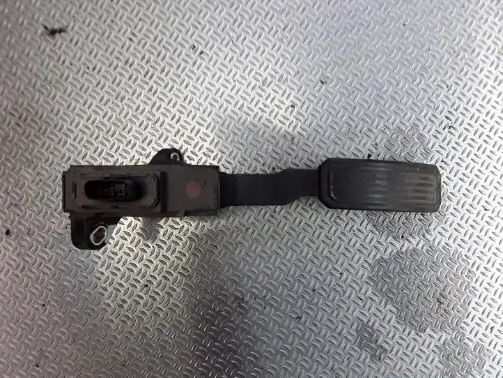 Toyota Auris 150 (2006 - 2012) 7811002020 Педаль акселератора — фото 2