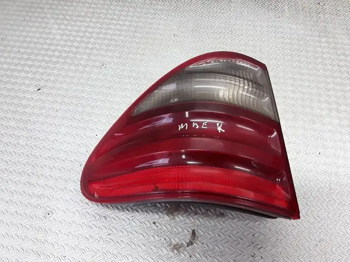 Mercedes-Benz E W210 (1995 - 2002) A2109205364 Задний фонарь в кузове — фото 1