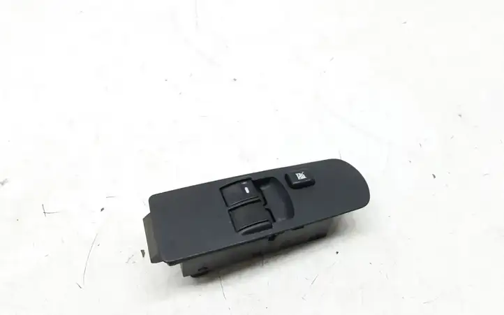 Mitsubishi Colt (2008 - 2012) MR587959 Кнопка стеклоподъемников — фото 1