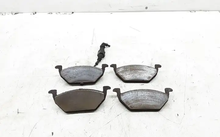 (2005 - ) Передние тормозные колодки — фото 1