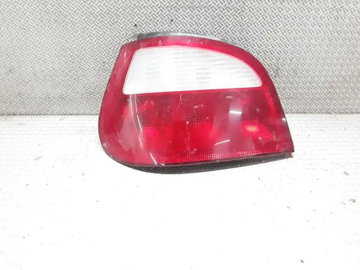Renault Megane I (1995 - 2002) 7700428320 Задний фонарь в кузове — фото 1
