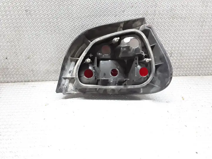 Renault Megane I (1995 - 2002) 7700428320 Задний фонарь в кузове — фото 2