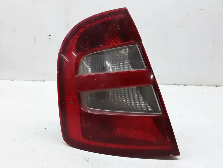 Skoda Fabia Mk1 (6Y) (1999 - 2007) ZSB6Y6945096 Задний фонарь в кузове — фото 1