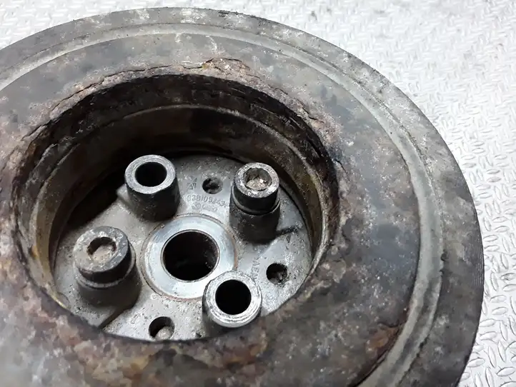 Volkswagen PASSAT B5.5 (2001 - 2005) 038105243F Шкив коленчатого вала — фото 2