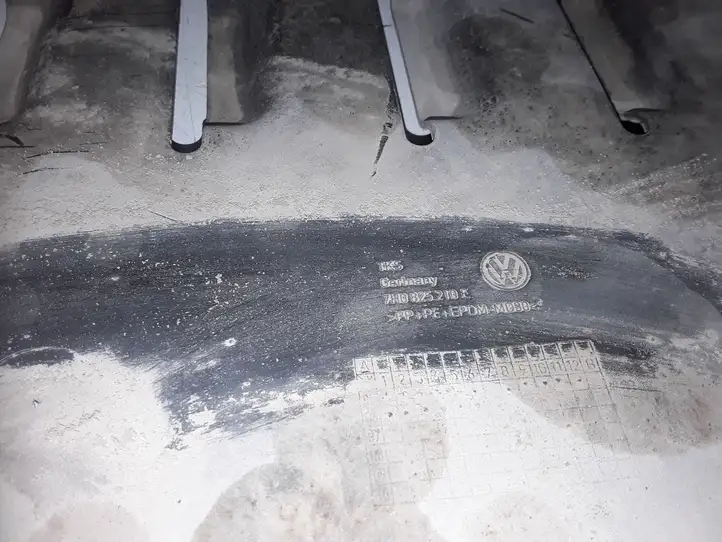 Volkswagen Multivan T5 (2003 - 2015) 7H0825210 Защита днища — фото 3