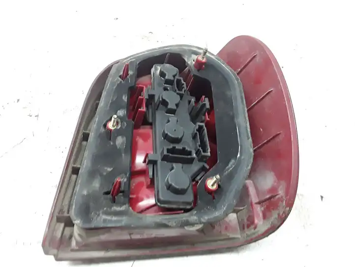 Volkswagen Polo III 6N 6N2 6NF (1994 - 2001) 6N0945095H Задний фонарь в кузове — фото 2