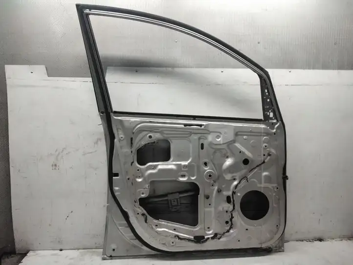 Toyota Avensis Verso (1995 - 2001) Дверь — фото 2