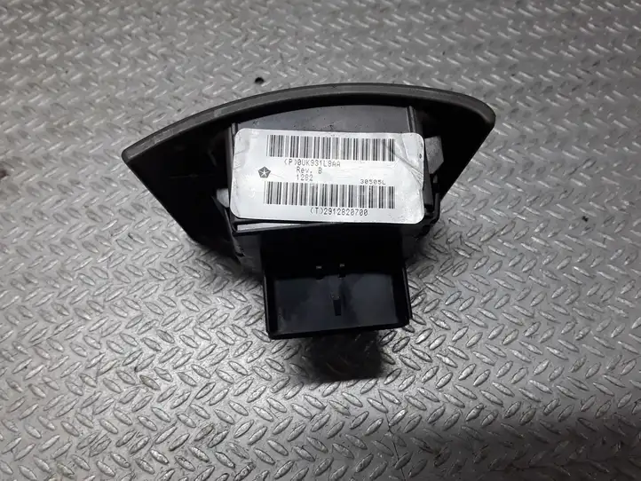 Chrysler PT Cruiser (2000 - 2010) 0UK931L8AA Кнопка стеклоподъемников — фото 2