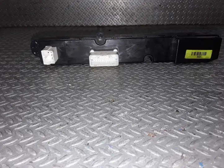 Kia Ceed (2006 - 2010) 937001H000 Включатель аварийных фонарей — фото 2