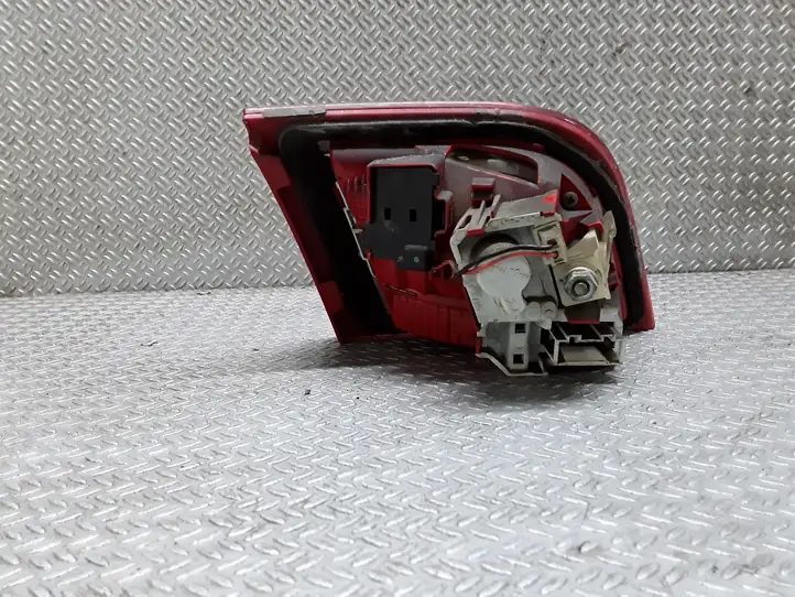 Audi A3/S3 8P (2008 - 2013) 8P4945094D Задний фонарь в крышке багажника — фото 3