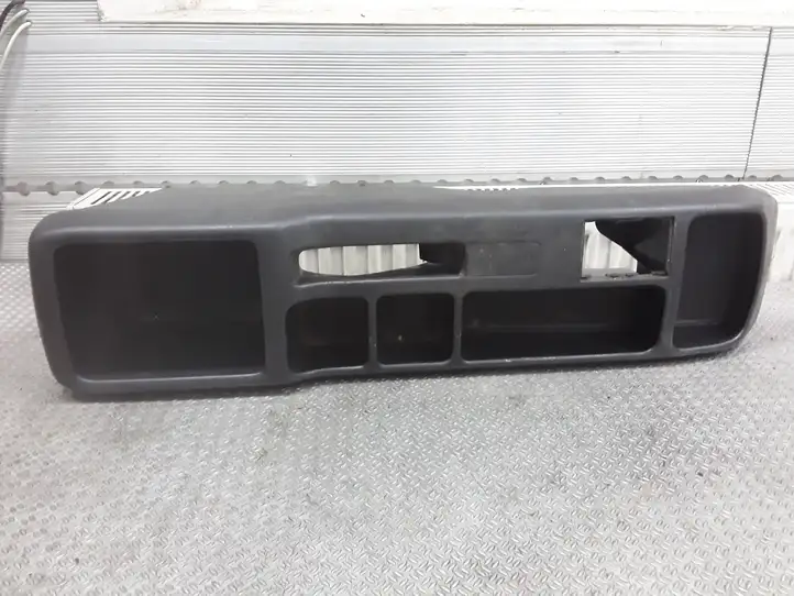 Toyota Corolla Verso E121 (2001 - 2004) 5891113060A1 Центральная консоль — фото 1