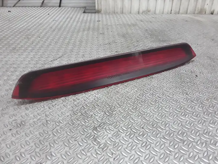 Toyota Corolla Verso E121 (2001 - 2004) Дополнительный стоп фонарь — фото 1