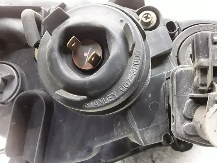 Mazda 3 I (2003 - 2006) 90739000 Передняя фара — фото 3