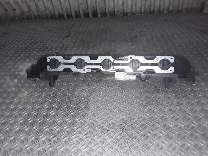 Nissan X-Trail T30 (2001 - 2007) E13020708 Дополнительный стоп фонарь — фото 2