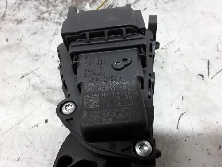 Ford Focus (2005 - 2008) 4M519F836AH Педаль акселератора — фото 3