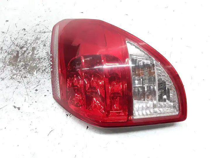 Toyota RAV 4 (XA30) (2006 - 2016) Задний фонарь в кузове — фото 1