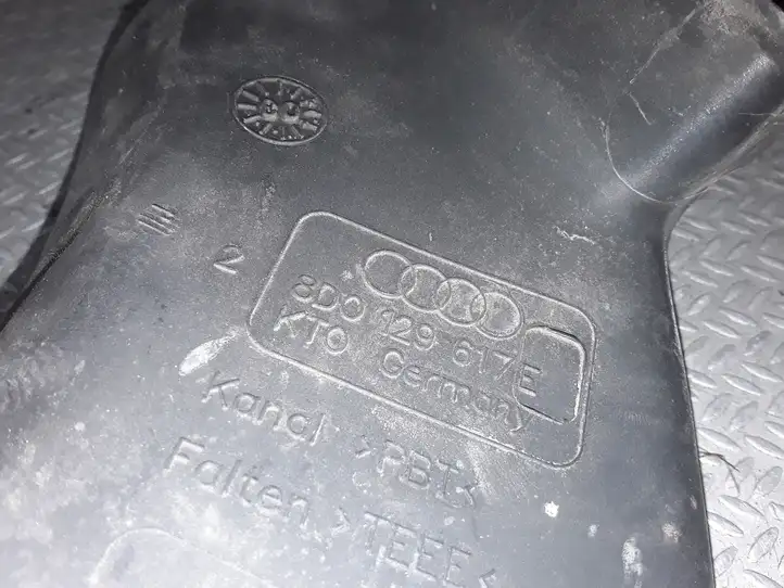 Audi A6 S6 C5 4B (2001 - 2004) 8D0129617 Детали воздухозаборника — фото 3