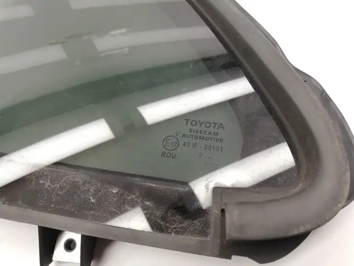 Toyota Yaris Cross (2020 - ) Заднее боковое стекло — фото 2