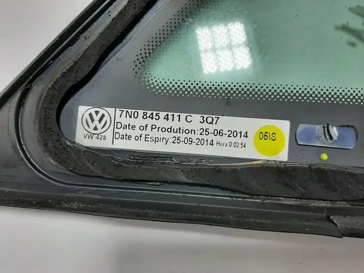 Volkswagen Sharan (2010 - 2015) 7N0845411C Треугольное стекло кузова — фото 4