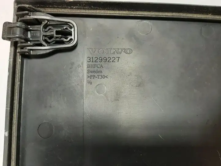 Volvo XC70 (2007 - 2013) 31299227 Крышка ящика аккумулятора — фото 3
