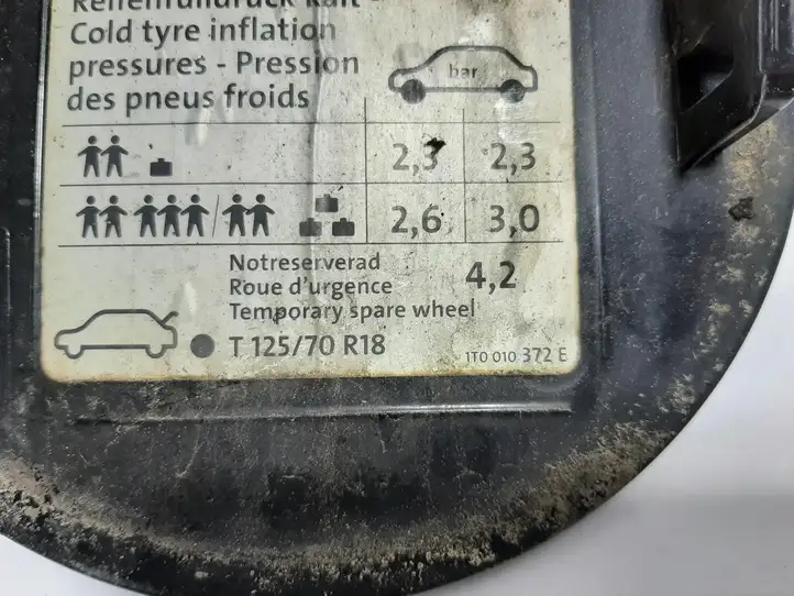 Volkswagen Touran I (2003 - 2010) 1T0809857 Отделка лючка топливного бака — фото 4