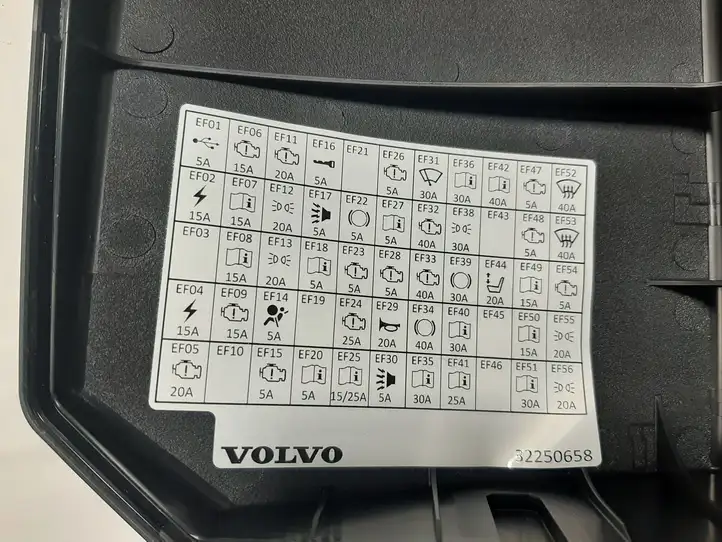Volvo XC40 (2017 - ) 32331868 Прочая электропроводка — фото 9
