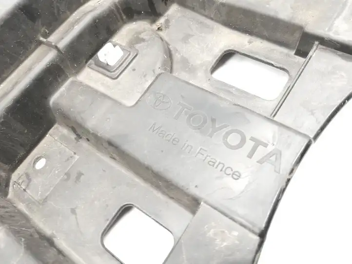 Toyota Yaris Cross (2020 - ) 526180D180 Защита переднего бампера снизу — фото 3