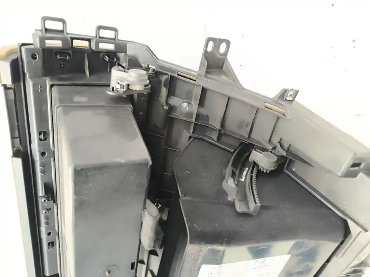 Land Rover Range Rover Sport L320 (2005 - 2009) 34183M Вещевой ящик — фото 10