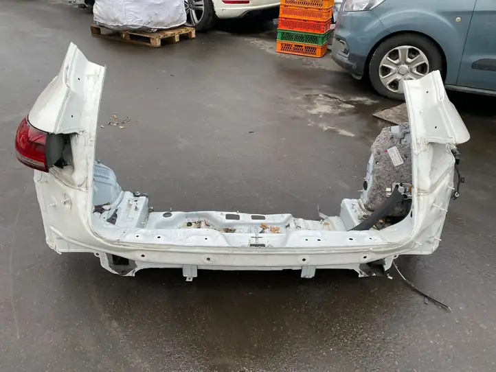 Mercedes-Benz EQC (2018 - ) Задняя часть кузова — фото 1