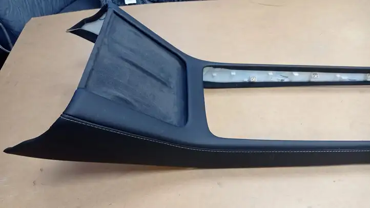 Tesla Model Y (2019 - 2024) 175554600A Другая деталь консоли (туннеля) — фото 6