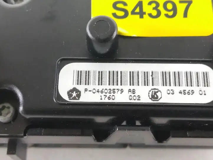Chrysler Town & Country V (2007 - 2010) P04602579AB Кнопка открытия боковых дверей — фото 2