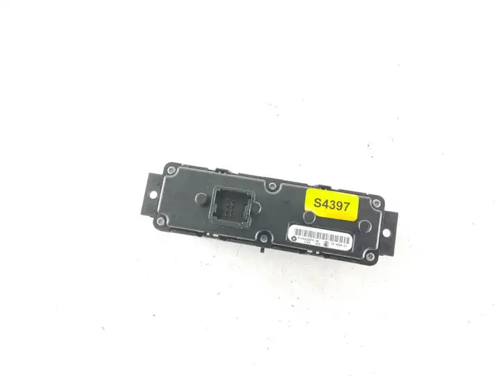 Chrysler Town & Country V (2007 - 2010) P04602579AB Кнопка открытия боковых дверей — фото 3