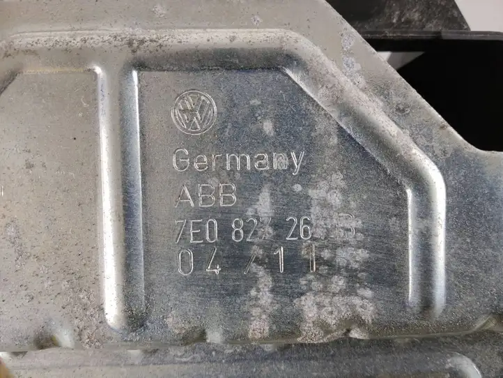 Volkswagen Caddy (2010 - 2015) 7E5827315A Ручка крышки багажника — фото 4