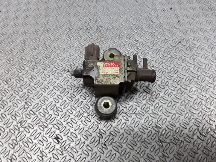 Toyota Corolla Verso E121 (2001 - 2004) 1397000670 Соленоид турбины — фото 1