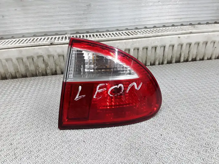 Seat Leon (1M) (1998 - 2006) 1M6945112 Задний фонарь в кузове — фото 1