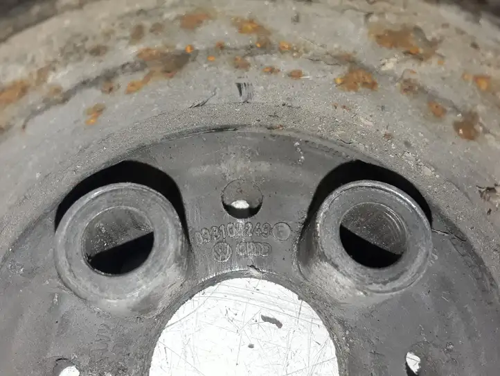 Volkswagen PASSAT B5 (1997 - 2000) 038105243F Шкив коленчатого вала — фото 4