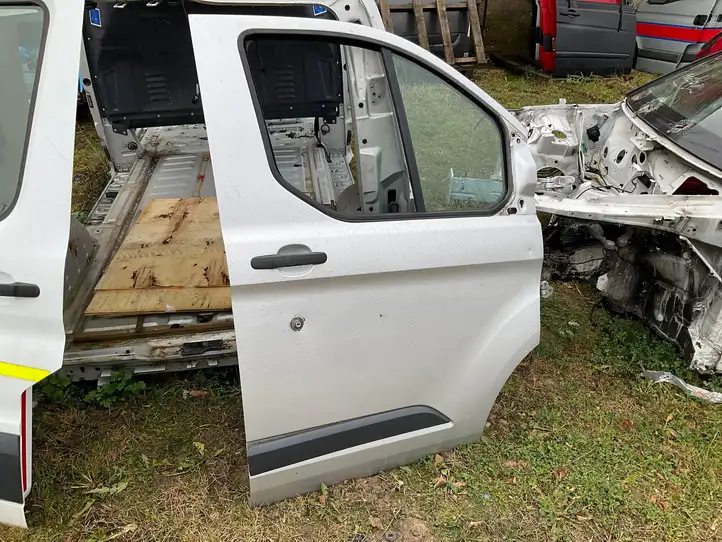 Ford Transit (2013 - 2017) Дверь — фото 1