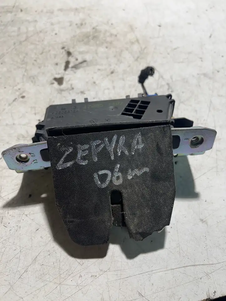 Opel Zafira B (2006 - 2008) 495058724 Замок крышки багажника — фото 1